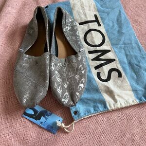 Toms Gray Leaf Pattern Slip-Ons